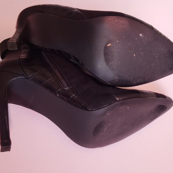 Moc Croc "Suede" embossed Hi Heel Booties - Picture 5 of 7